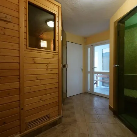 בית נופש Wellness Mit Innenpool- Sauna- By Interhome Branžež